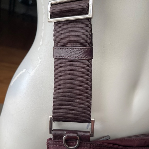 P - 48 Prada Burgundy Nyon Crossbody messenger bag - Picture 2 of 13